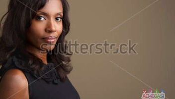 темнокожая молодая женщина (афроамериканка, мулатка) 25-35 лет