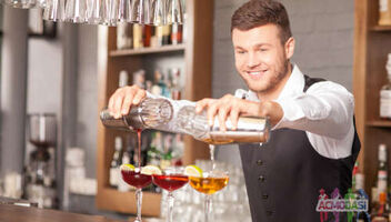 Для рекламного відеоролику потрібні хлопці на роль бармена та офіціанта (2 план)