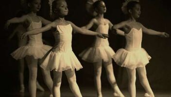 Девочки-балерины в социальный ролик!
