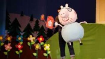 Актори лялькового театру в нове шоу -  Свинка Пеппа збирає друзів