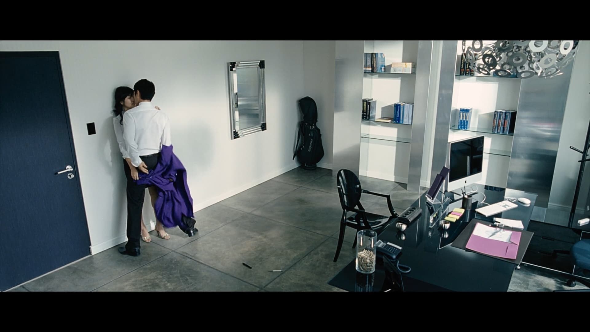 Відео до фільму Searching for the Elephant | 펜트하우스 코끼리 ~ Searching For The Elephant 2009 trailer