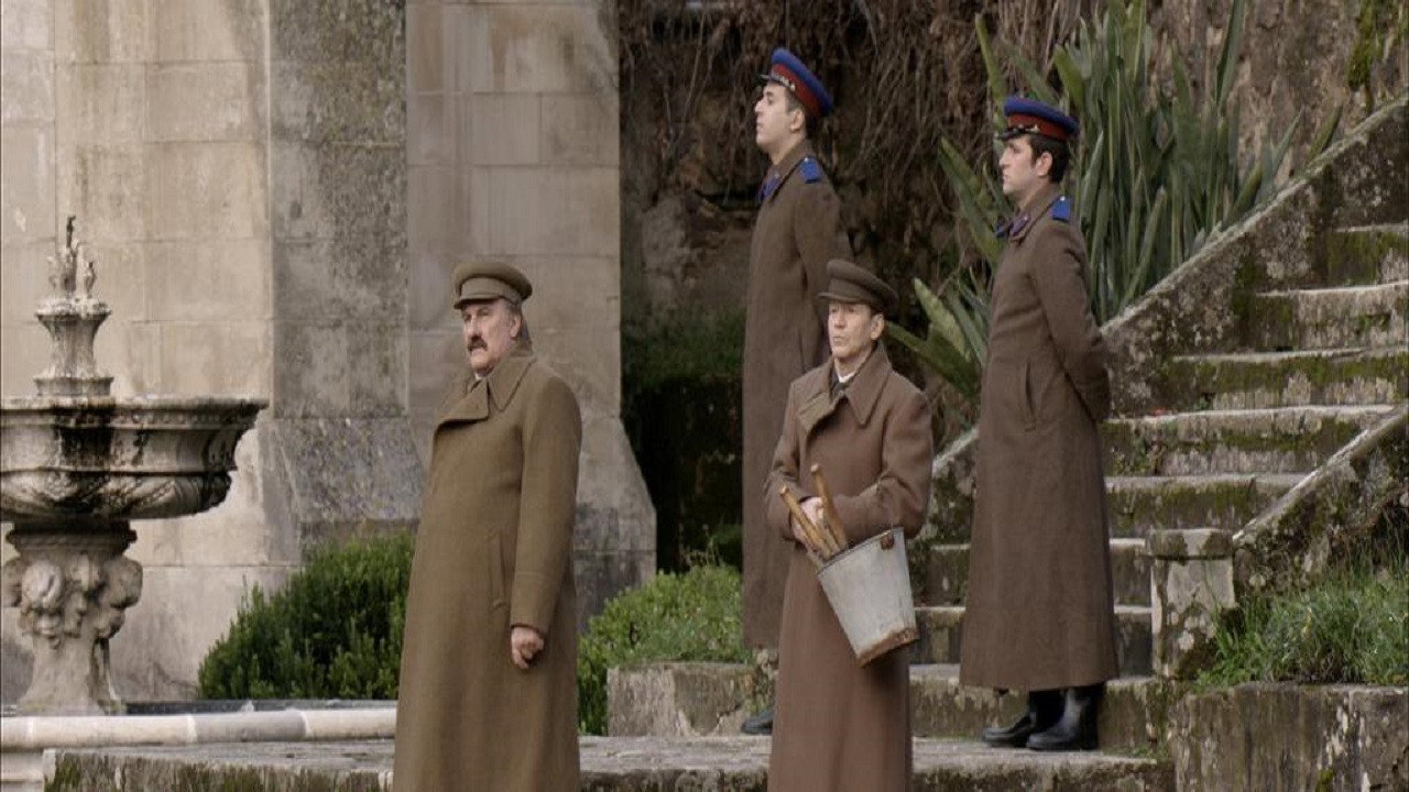 Задник до фильму"Le Divan de Staline" #1146798