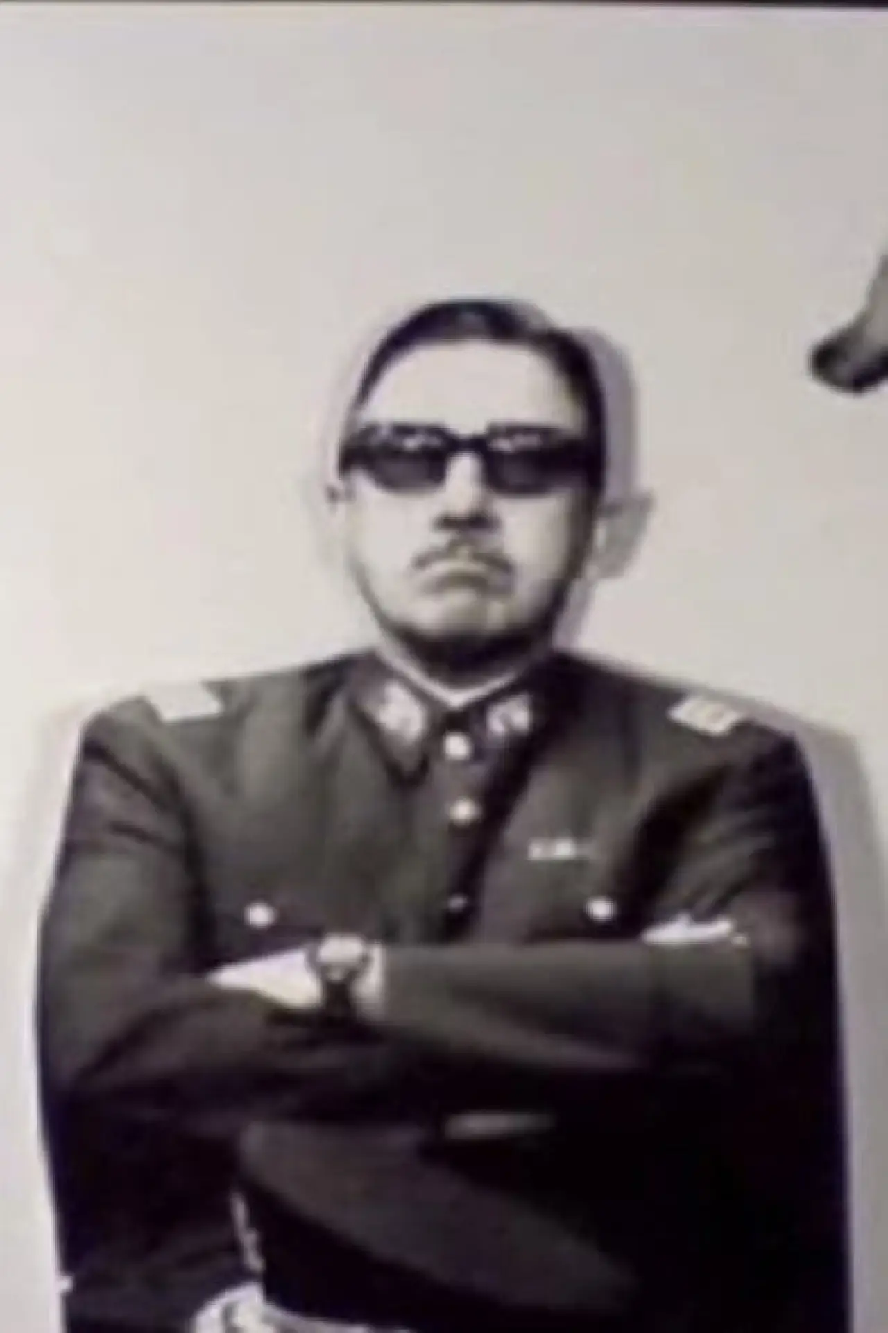 Постер до фільму "Adieu Général"