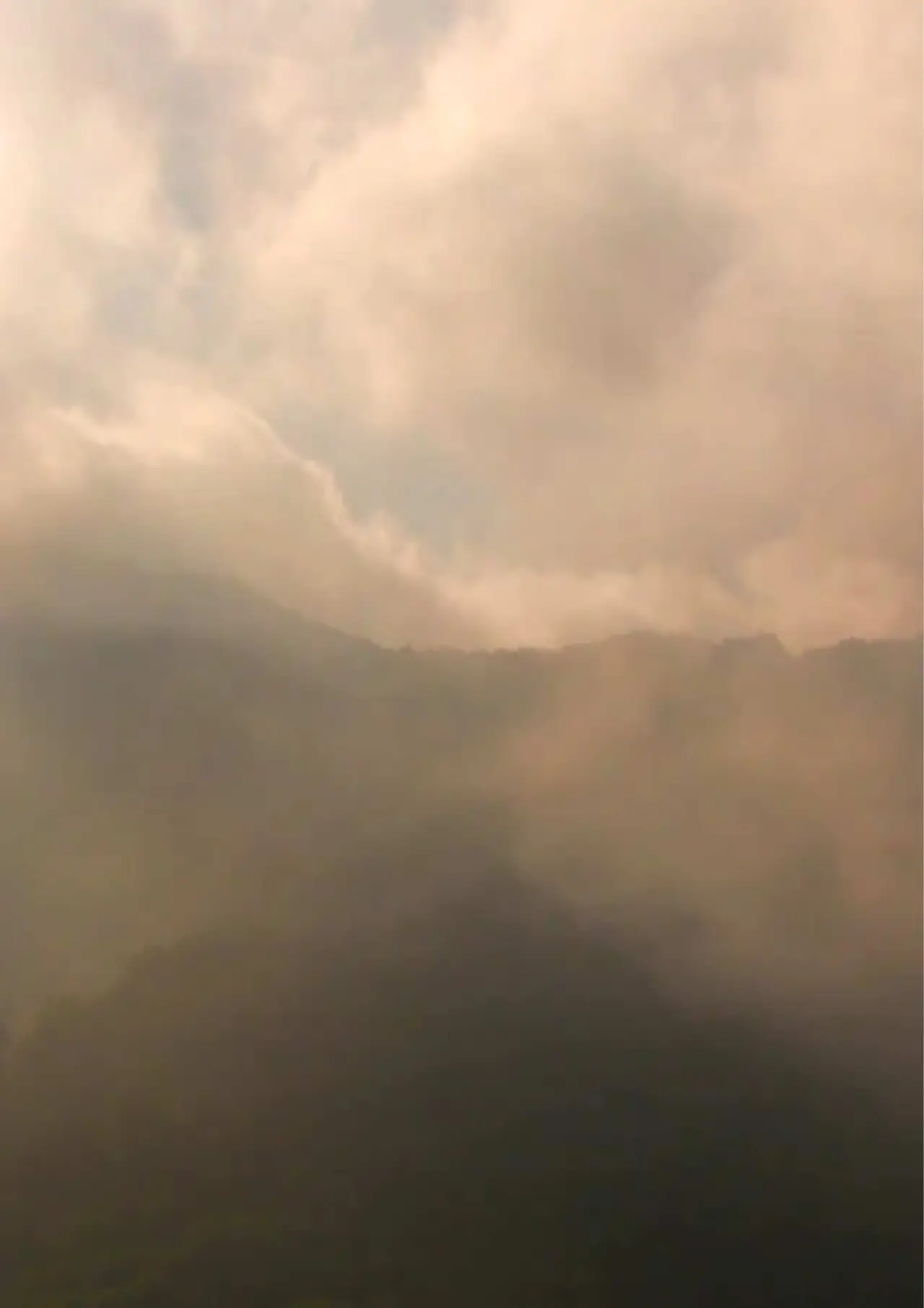 Постер до фільму "Une petite heure dans les nuages, 2008"