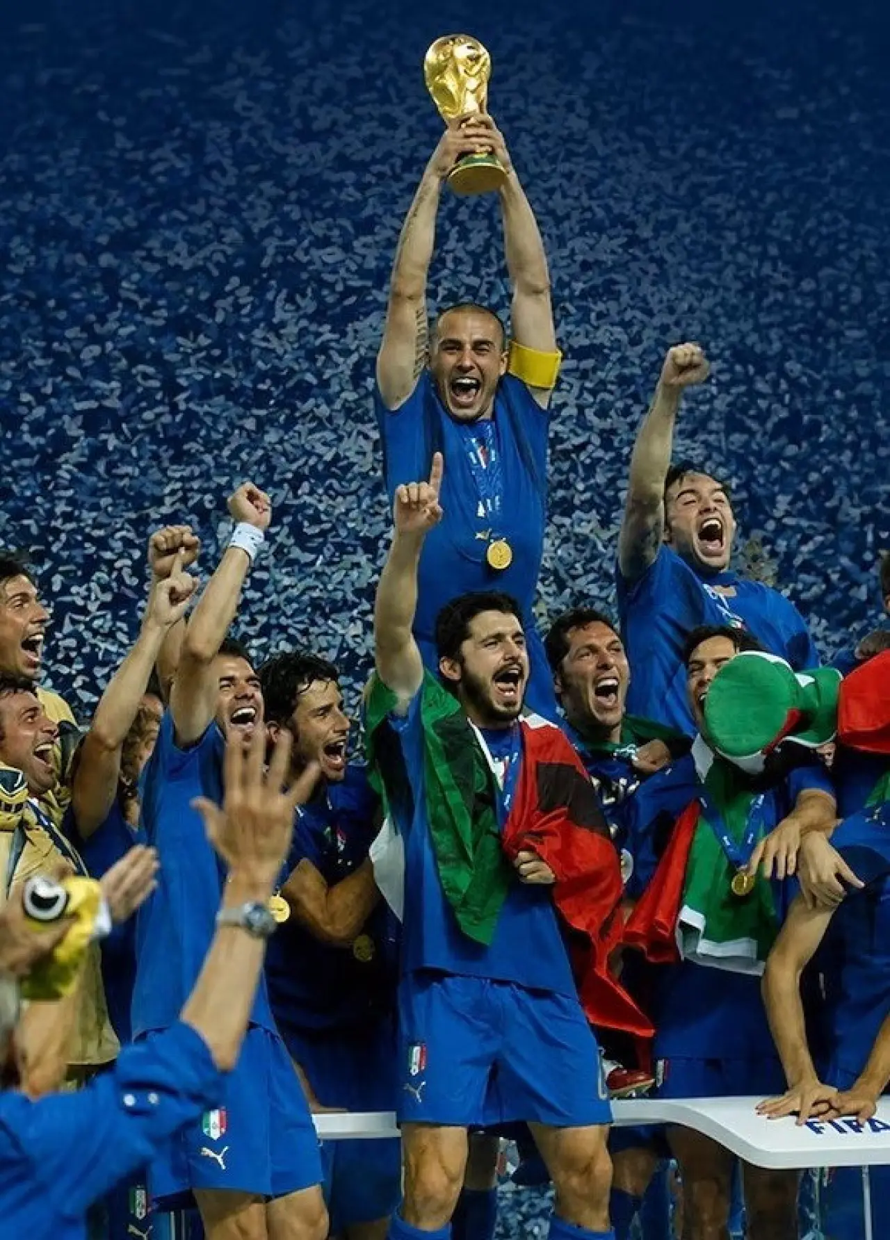 Постер до фільму "La Finale - Italia Francia 2006 - Il cielo è azzurro sopra Berlino"