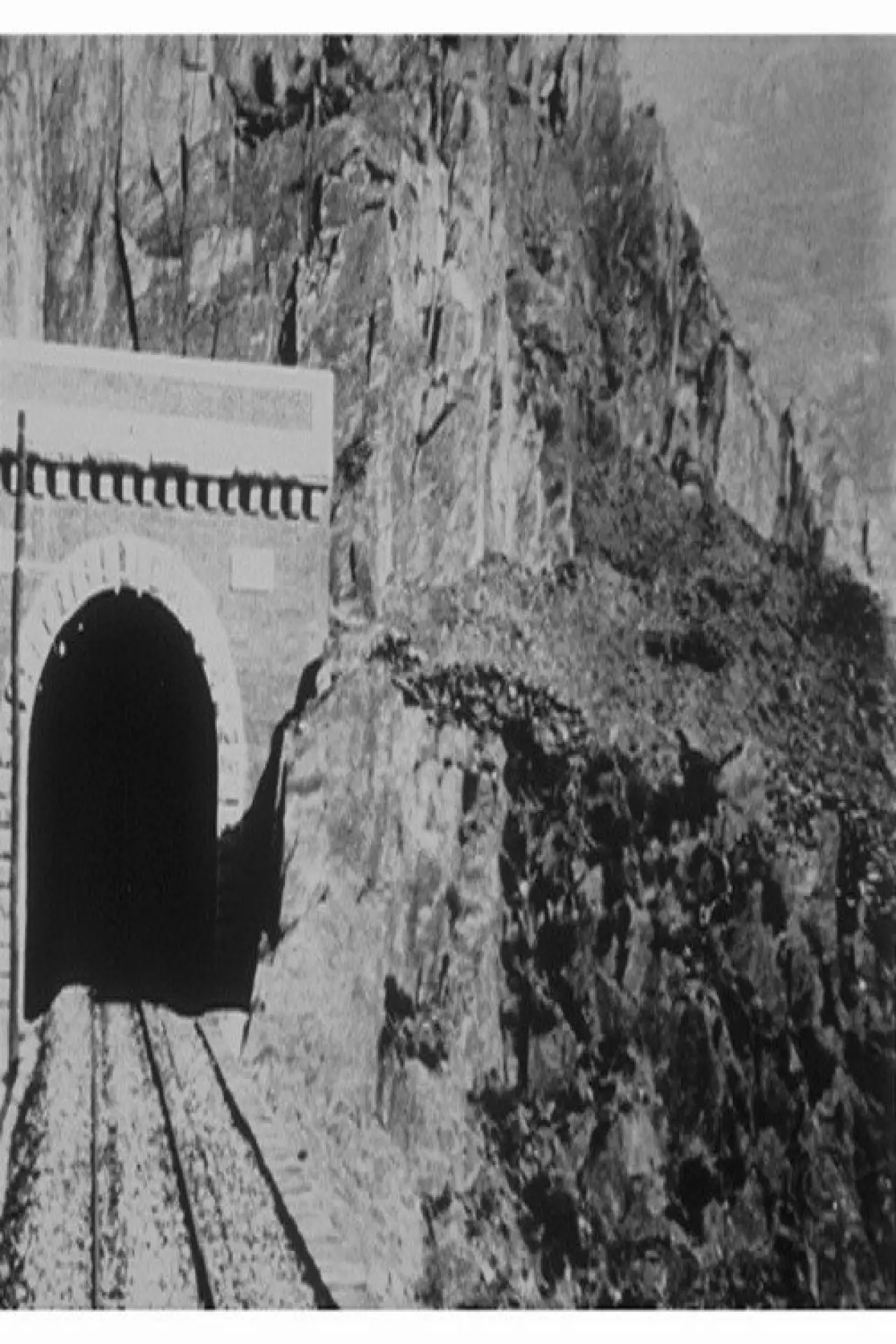 Постер до фільму "Panorama de la ligne de Cauterets, III. Le tunnel"