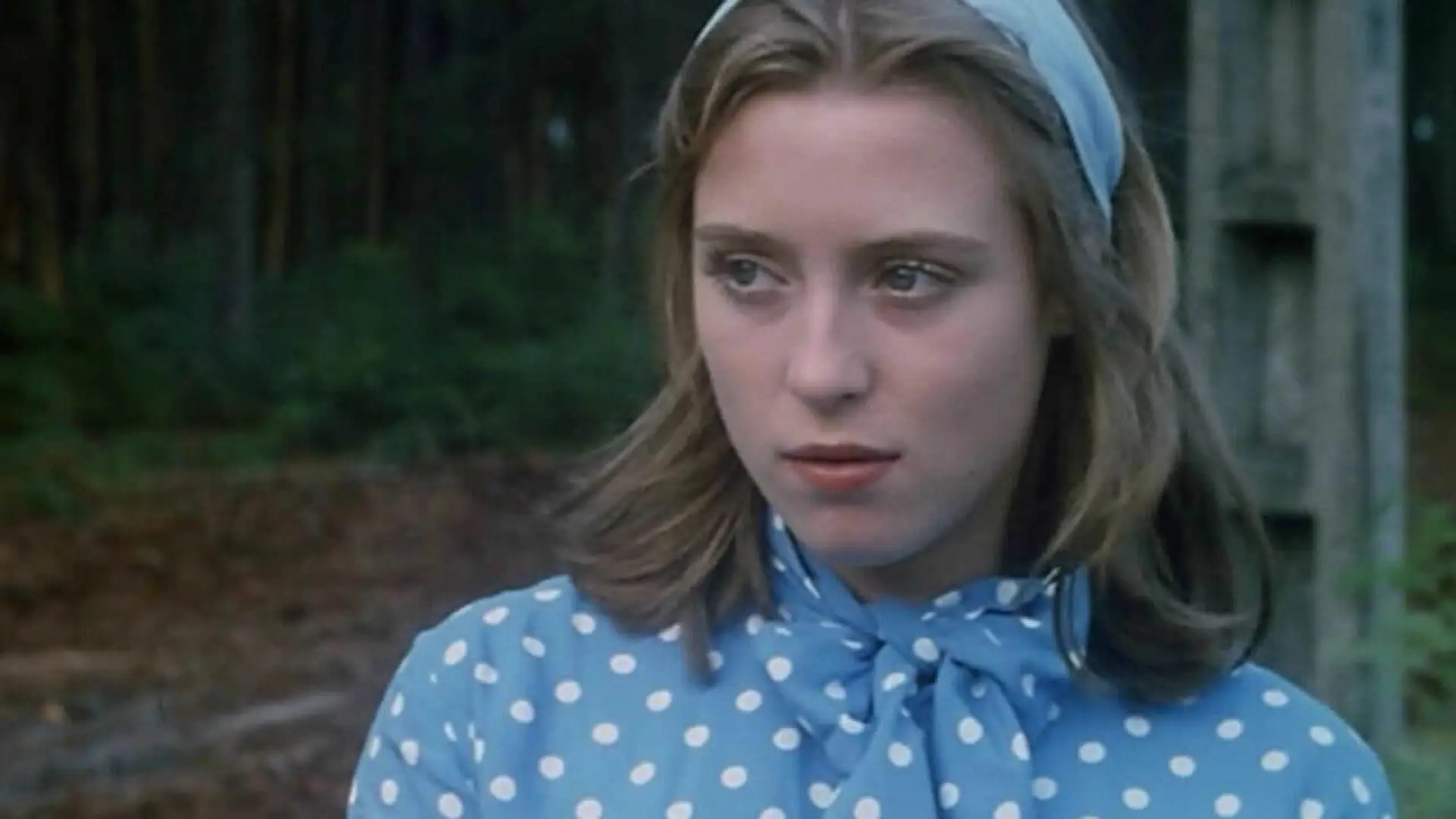 Відео до фільму Справжня дівчина — Une vraie jeune fille [A Real Young Girl](1976) by Catherine Breillat, Clip:A crotch/The female gaze