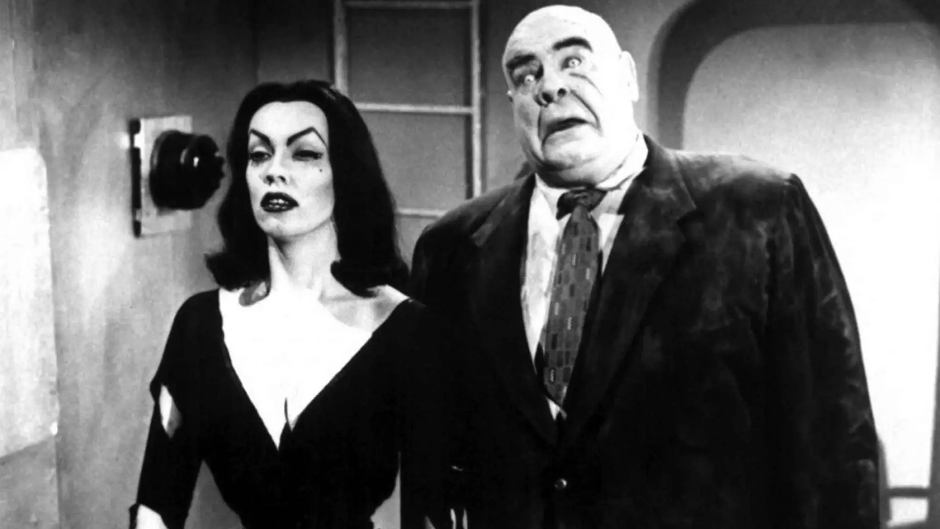Відео до фільму План 9 з відкритого космосу | Plan 9 From Outer Space (1958) - Movie Trailer