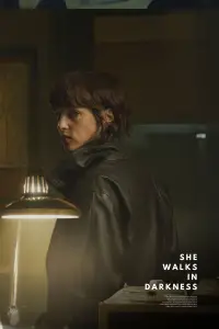 Постер до фильму"Вона в пітьмі йде" #606368