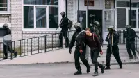 Задник до фильму"1000 дешевых зажигалок" #840151