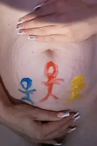 UITGEKLEED: Het moederschap ontleed