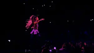 Задник до фильму"Аріана Ґранде: excuse me, i love you" #440208