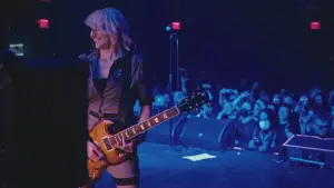 Задник до фильму"Pretty Ugly: The Story of the Lunachicks" #776917