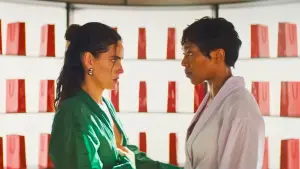 Задник до фильму"Кліпни двічі" #780337