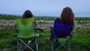 Задник до фильму"Dreams, Confessions and The End Of The World" #772859