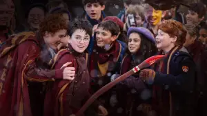 Задник до фильму"Finding Harry: The Craft Behind the Magic" #793994