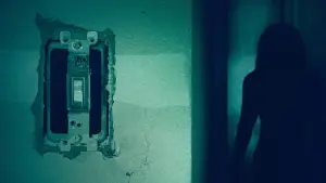 Задник до фильму"Не вимикай світло" #376127