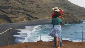 Задник до фильму"Розімкнені обійми" #237015