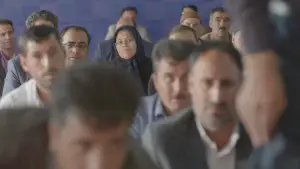 Задник до фильму"Cutting Through Rocks" #769185