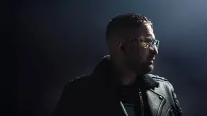 Задник до фильму"Бабо: Історія Haftbefehl" #663684