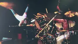 Задник до фильму"Elton John: Never Too Late" #792386