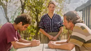 Задник до фильму"Trei kilometri până la capătul lumii" #791371