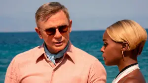 Задник до фильму"Ножі наголо: Скляна цибуля" #592504