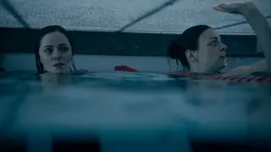 Задник до фильму"Глибокий басейн" #363300