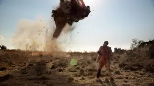 Задник до фильму"Тремтіння землі 5: Кровна рідня" #344174