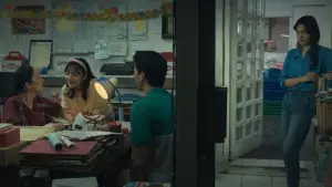 Задник до фильму"Senin Harga Naik" #765255