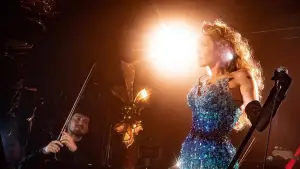 Задник до фильму"Billions Club Live with Miley Cyrus: A Concert Film" #871940