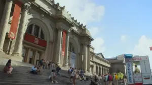 Задник до фильму"A Hero