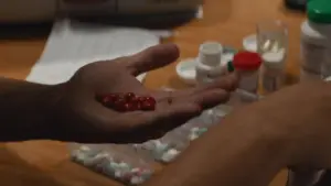 Задник до фильму"Holding the Man" #755327