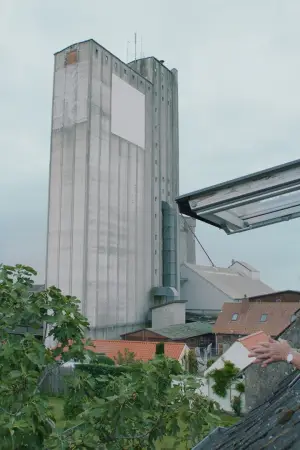 Alle os og siloen