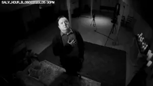 Задник до фильму"Man Finds Tape" #788639