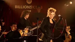 Задник до фильму"Billions Club Live with Miley Cyrus: A Concert Film" #871945