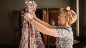 Задник до фильму"Місіс Гарріс їде у Париж" #474667