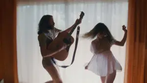 Задник до фильму"Майже знамениті" #808361