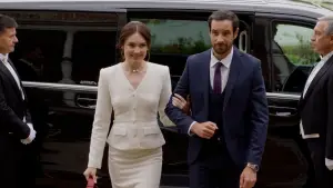 Задник до фильму"The Royal We" #783378