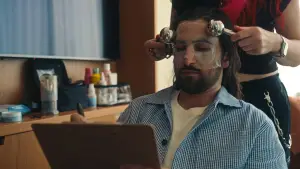 Задник до фильму"Noah Kahan: Out of Body" #773573