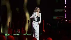 Задник до фильму"La fête de la chanson française - 20 ans d