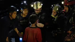 Задник до фильму"Тринадцять життів" #182803