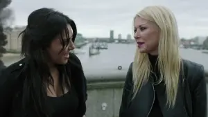 Задник до фильму"Акулячий торнадо 5: Глобальне роїння" #349146