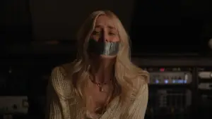 Задник до фильму"Her Life Is on the Line" #790109