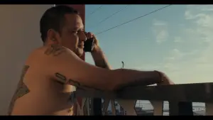 Задник до фильму"Une arme à la main, j’ai traversé le désert" #775296