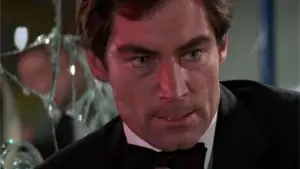 Задник до фильму"007: Іскри з очей" #637744