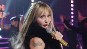 Задник до фильму"Hannah Montana 20th Anniversary Special" #795971