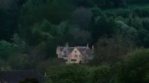 Задник до фильму"Примарна нитка" #671755