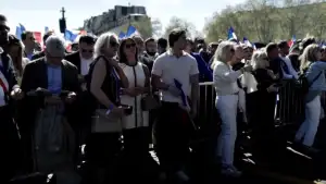 Задник до фильму"RN 72, à la conquête de l