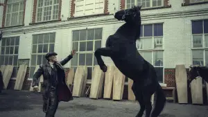 Задник до фильму"Гострі картузи: Безсмертний" #759658